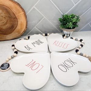 Rae Dunn LOVE BE MINE KISSES XOXO Heart Plate Set